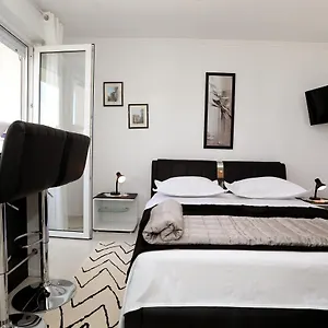 https://apartments-itd.hotels-in-trogir.com